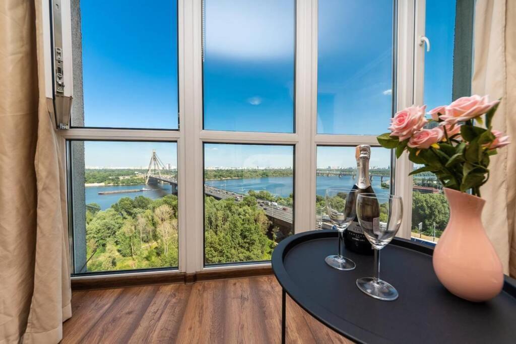 Apartments With Crazy Panoramic View Of The Dniepr Kijów Zewnętrze zdjęcie
